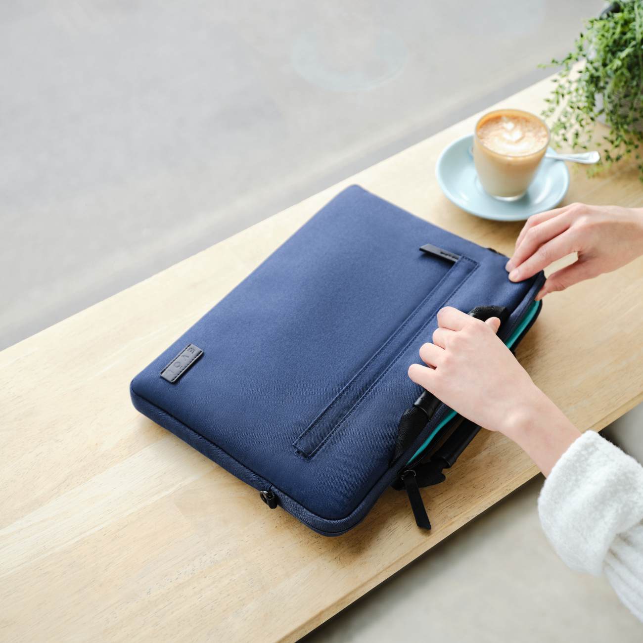 Tech - 13.3" - 14.1" Slimline Laptop Briefcase Generation Earth
